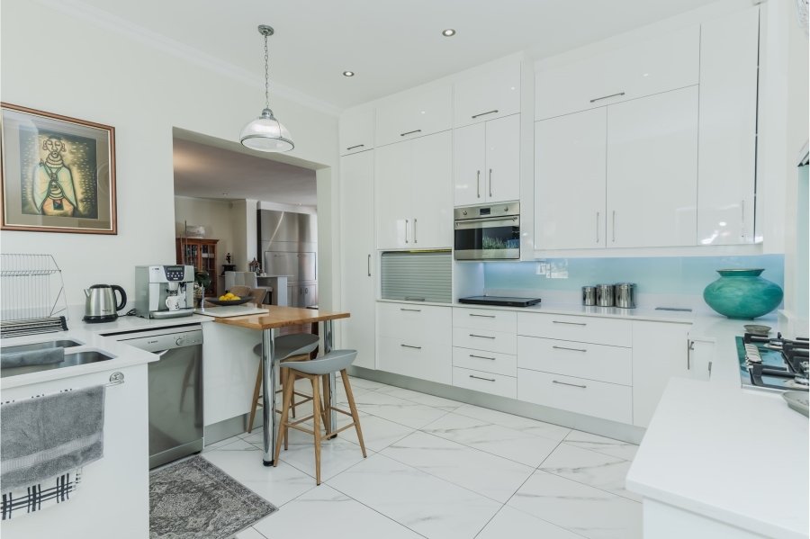 3 Bedroom Property for Sale in Cairnside Western Cape